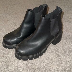 SODA size 9 black boots